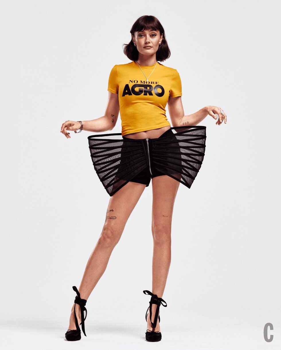 Pose reference for look 02
